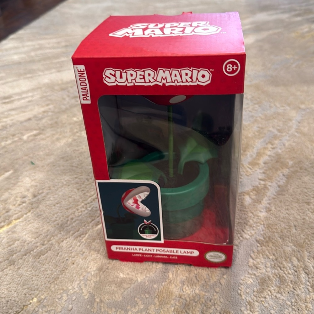 Nintendo Super Mario Piranha Plant Table Lamp Light Posable Battery Operated NEW
